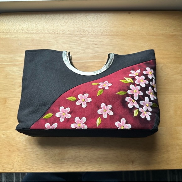 Vintage Red/Black Silk Handbag with Floral Embroidery & chrome handle - Picture 3 of 10